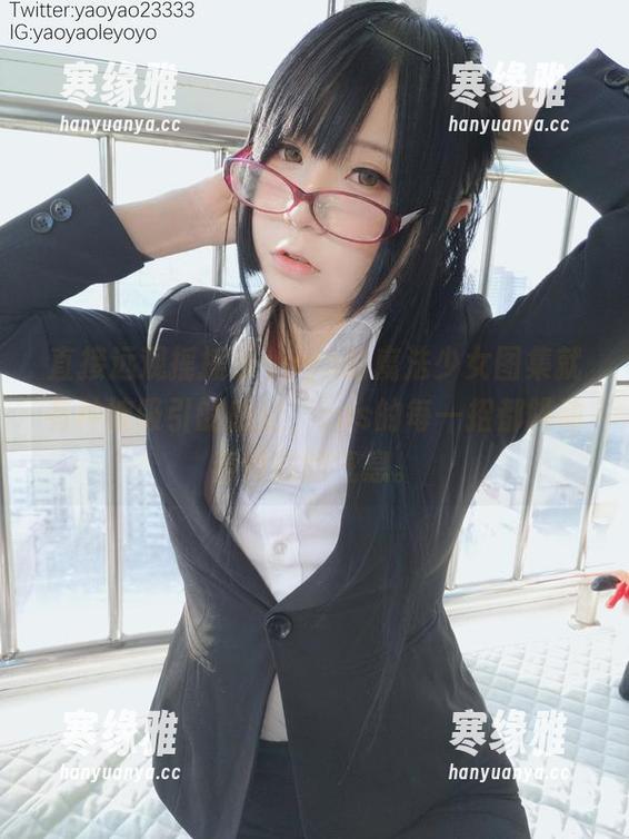 直接远观摇摇乐yoyo的魔法少女图集就有种被吸引的感觉，cos的每一招都跳动着特别的气息。