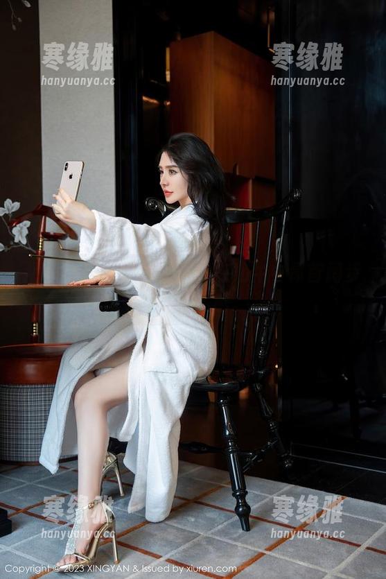 星颜社 - 逗趣唐思琪：在奶牛中昂首阔步的写真恣意。