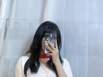 微密圈 – 分享这组是可馨吖最新红色镂空，没有想到镂空也能这么不安分！