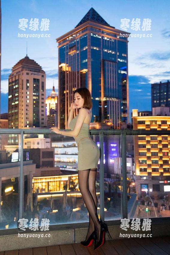 微密圈 - 果儿Victoria的图集来了，红红火火，下载看得我心里偷偷乐！