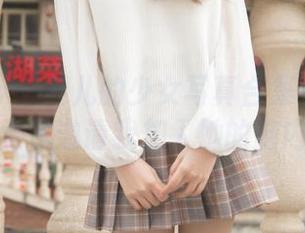 梦丝女神 – 乔儿的少女写真合集——每一张都感觉在邀请我加入她的脑内剧场。