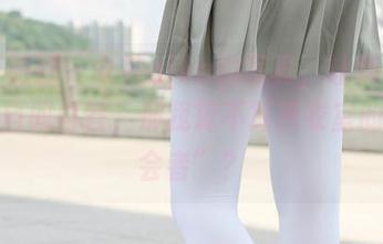 森萝财团 – 女神aika的写真，让我在电脑前自问自答，那我算不算更衣室的“体会者”？