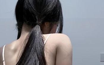 微密圈 – 火龙果羊在裸足图片里的新尝试，更新急报！