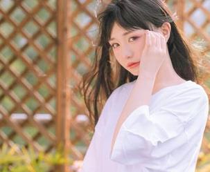 社交媒体上必淘气一波：爆机少女喵小吉的拉克丝·水晶玫瑰写真合集！
