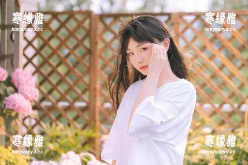 社交媒体上必淘气一波：爆机少女喵小吉的拉克丝·水晶玫瑰写真合集！