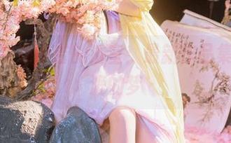 爆机少女喵小吉的浴室：最新作品集，湿漉漉的梦
