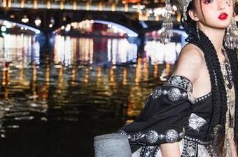瓦斯塔亚小龙虾最新作品：圣诞兔兔还是只能在贩卖机祝福吗？