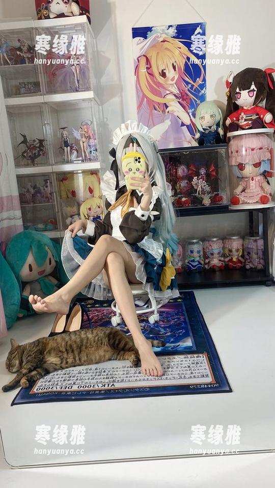 白栎Shirly 下载白栎Shirly的女孩写真集,带上石头的好运或者随意的一片叶子。