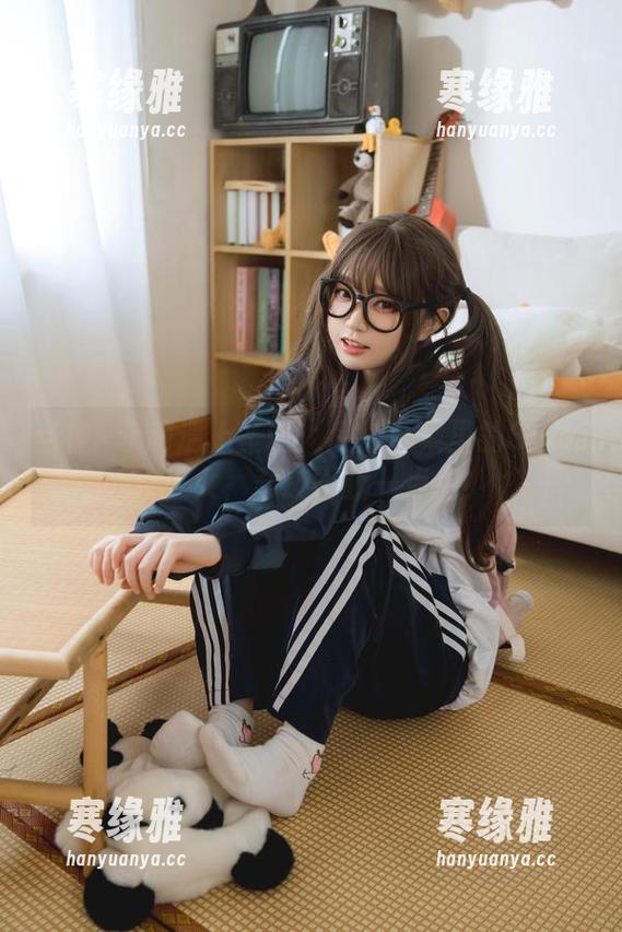 当神沢永莉遇上圣诞：私拍合集里的Suiri少女，奇迹不止一点点