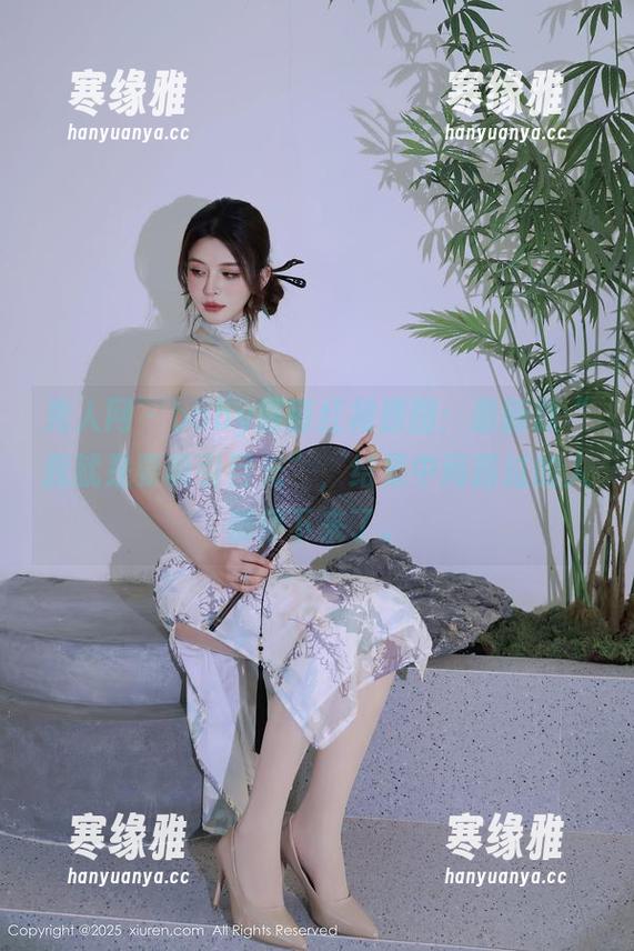 秀人网 - baby嘉茵红裙原图：最新款“我就是要吸引目光”，结果中间路过的人都停下来了。