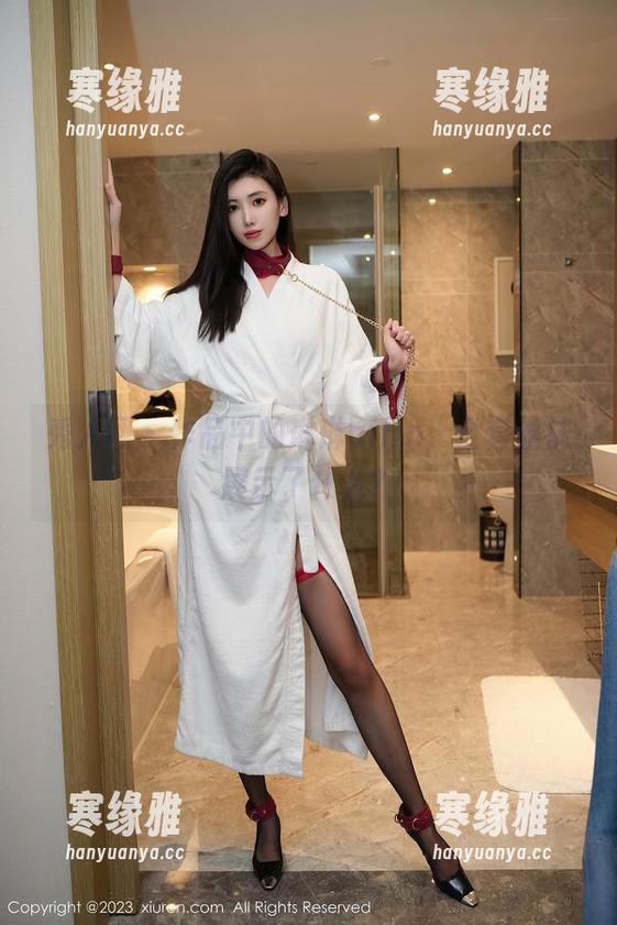 秀人网-琳琳ailin 秀人网 - 作品中的琳琳ailin,全套丝袜展示了什么?