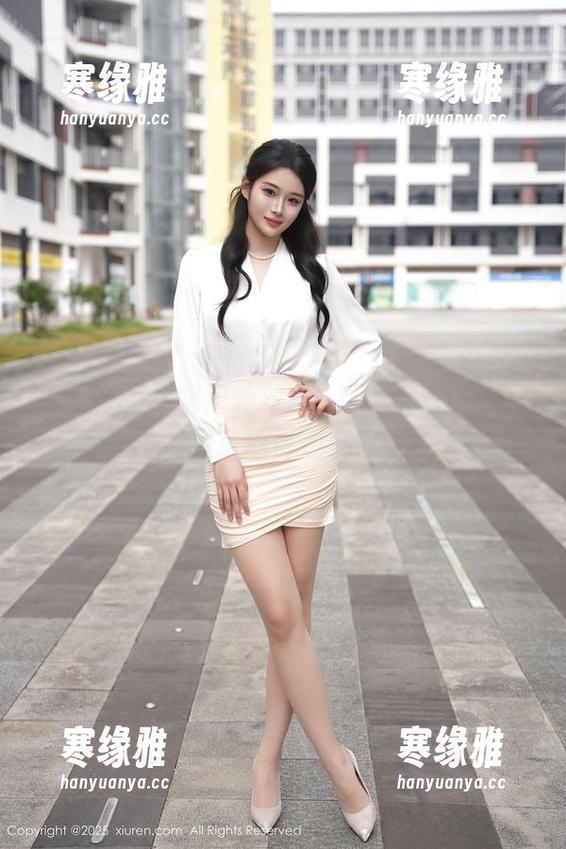 秀人网 - 甜妮户外写真：太美了，我现在才发现草地也是个好地方