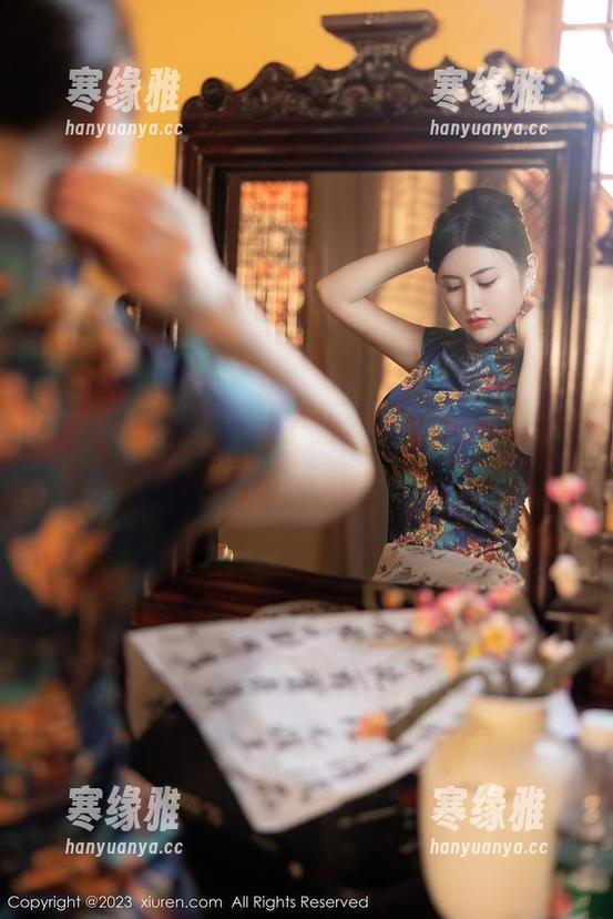 秀人网 - 看到糯美子的全套轻薄白色装，真想随便下载一个去逛街，太爽了吧！