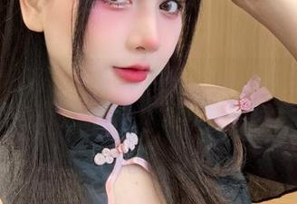 秋山AkI狂三写真集——这叠影有点意思，让我想起那个风尘仆仆的午后。