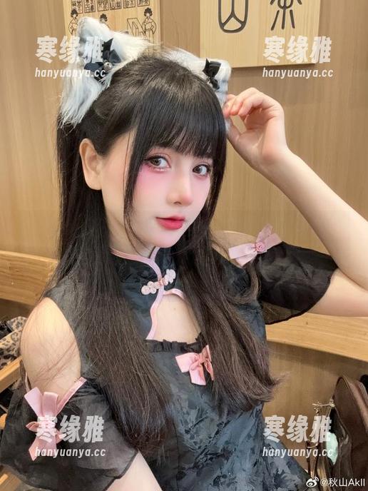 秋山AkI狂三写真集——这叠影有点意思，让我想起那个风尘仆仆的午后。
