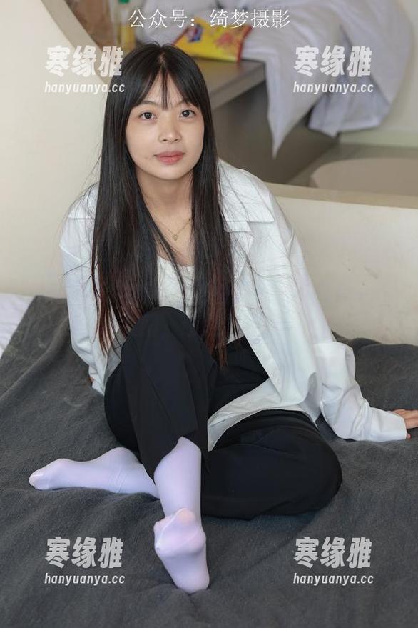绮梦摄影 - 雪莉的毛衣写真：不只是一件衣服，还是个话题！
