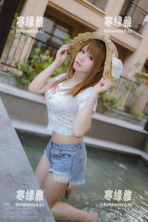 荒井喵喵的美图更新，黑丝自拍，每一寸都在诉说些不好说的事儿～