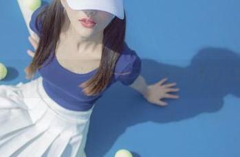 菠萝社 – 泳池里的小趣事，王语纯图包分享乐翻天！