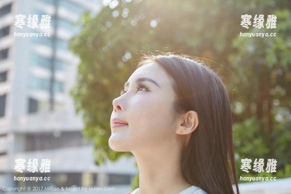 蜜桃社-杏子 蜜桃社 - 杏子空姐图集:在飞机上,那种轻盈的姿态是不是也会埋藏心事?
