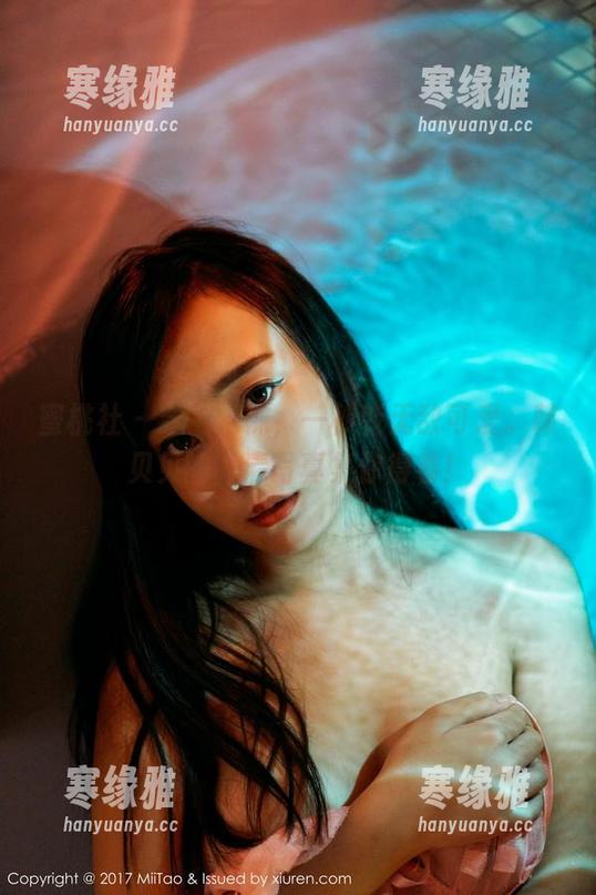 蜜桃社 - 穿上棉袜，一秒变无敌可爱。韩贝贝的高清写真集你得看！