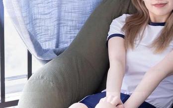袜啵啵 – 小淳的私房美图，板鞋绝了，有种“偶遇烤红薯小摊就想放弃”的气质，赞到停不下来的那种。