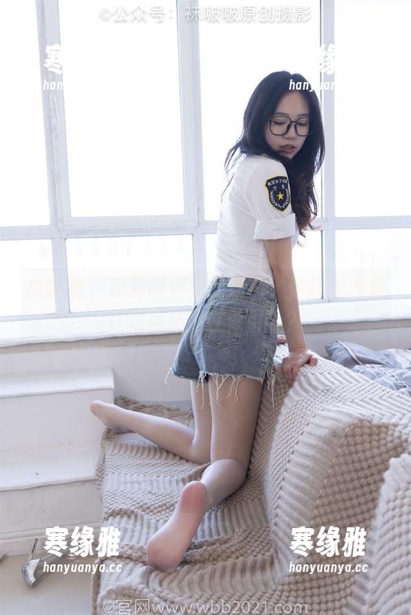 袜啵啵 - 甜甜圈和她的短裤，你确定这是在写真还是在做引导？