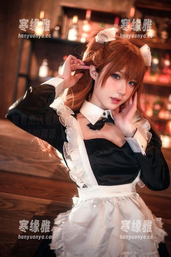 皱着眉头看阿包也是兔娘全套写真，碧蓝航线的尾张，似乎能闻到咸咸的海风。