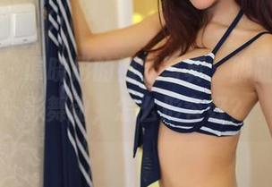 青豆客 – 谭晓彤的裸足写真，脚趾间的光影舞动，怎么形容好？