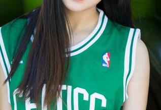 魅妍社 – 一张图片胜千言：小尤奈在连衣裙中的自我，精选得恰到好处。