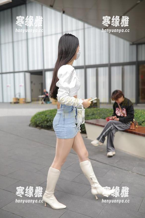 表妹及其最新写真出没，魔镜街拍，我得慢点看